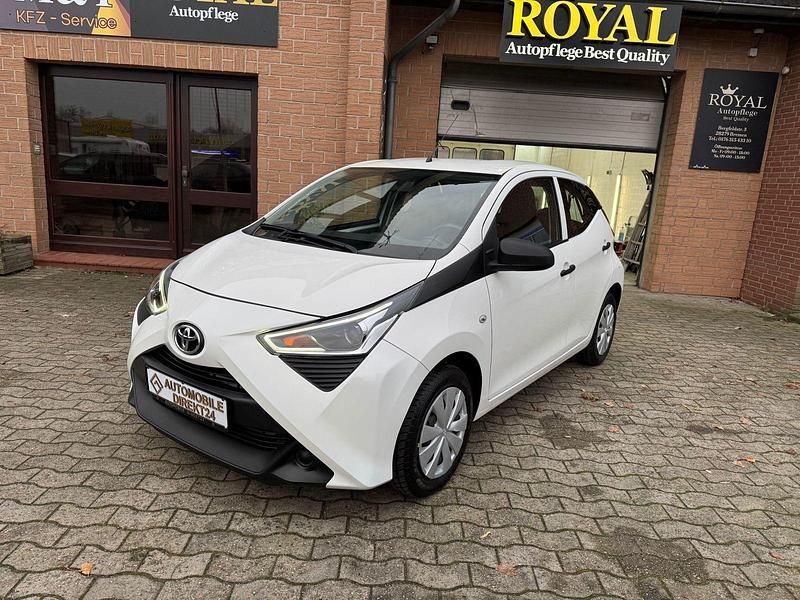 Weiß Gebraucht 2021 Toyota Aygo Business Edition Kleinwagen | 9.500 € (Guter Preis) - Bild 1/4