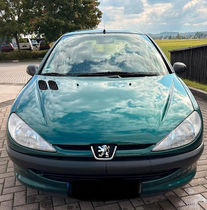 Grün Gebraucht 1999 Peugeot 206 Kleinwagen | 1.900 € (Fairer Preis) - Bild 1/4
