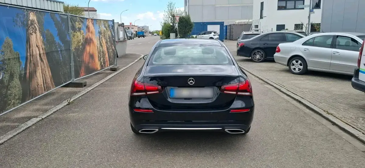 Gebraucht Mercedes A180 136 PS (100 kW) 2021 Schwarz Limousine