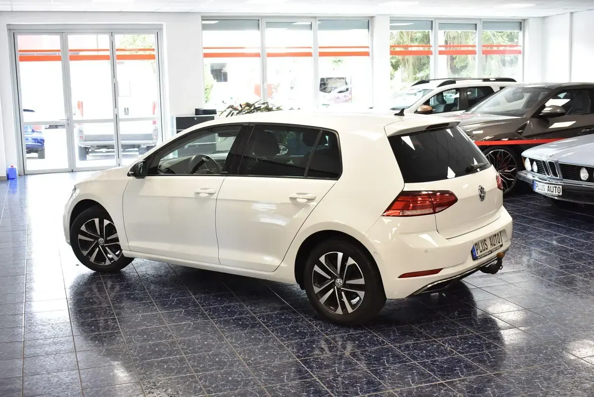 Gebraucht VW Golf VII IQ Drive 116 PS (85 kW) 2019 Weiß Limousine