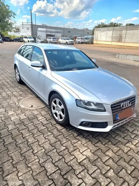 Gebraucht Audi A4 Attraction 136 PS (100 kW) 2011 Silber Kombi