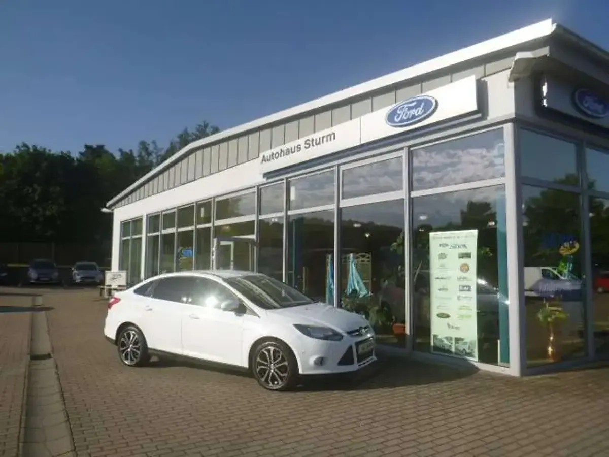 Gebraucht Ford Focus Titanium 116 PS (85 kW) 2013 Frostweiß Kleinwagen