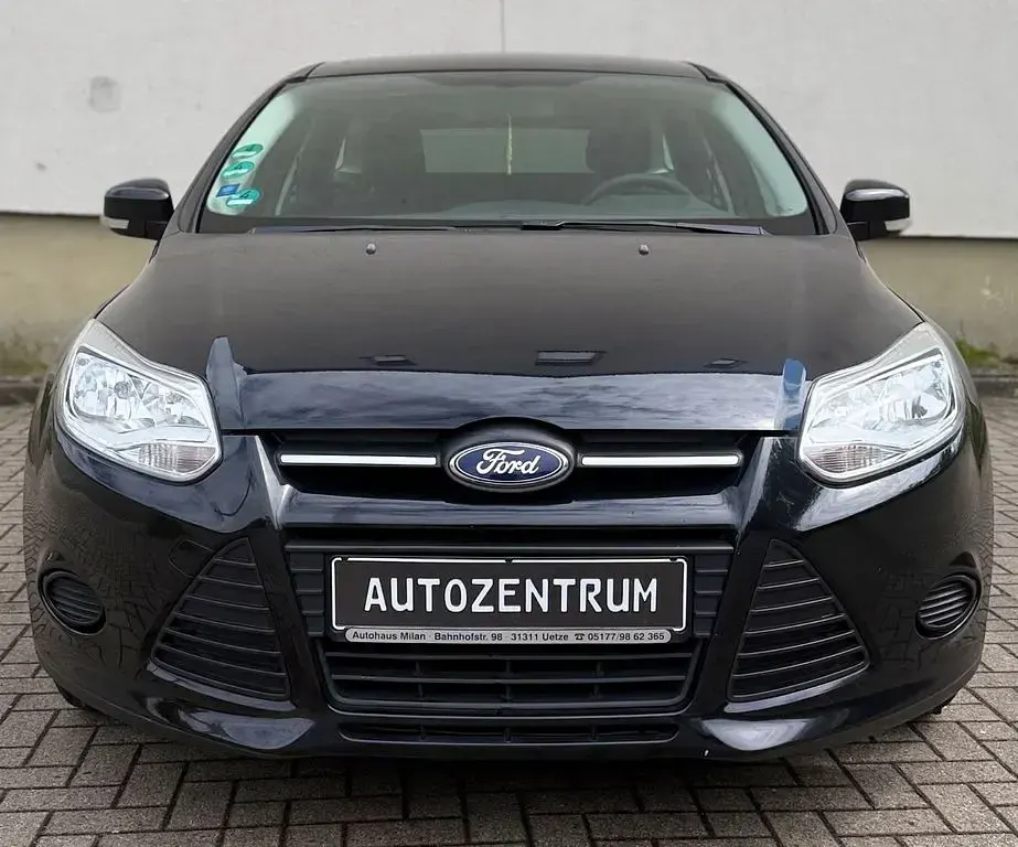 Używany Ford Focus Trend 95 KM (69 kW) 2013 Czarny Sedan/Limuzyna