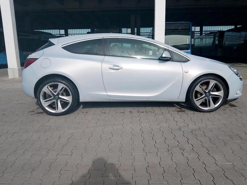 Andere außenfarben Gebraucht 2011 Opel Astra GTC Kleinwagen | 4.000 € (Fairer Preis) - Bild 1/4