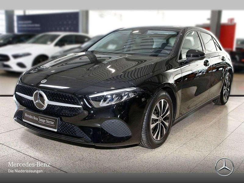 Gebraucht Mercedes A200 150 PS (110 kW) 2025 Schwarz Limousine