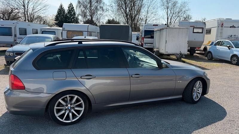 Gebraucht BMW 318 143 PS (105 kW) 2008 Grau Kombi