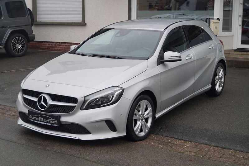 Silber Gebraucht 2018 Mercedes A200 Limousine | 17.490 € (Fairer Preis) - Bild 1/4
