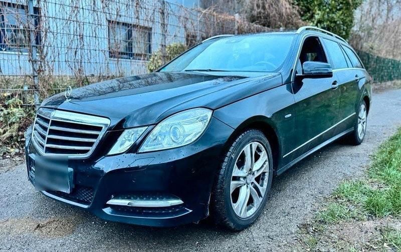 Gebraucht Mercedes E300 231 PS (169 kW) 2011 Schwarz Kombi
