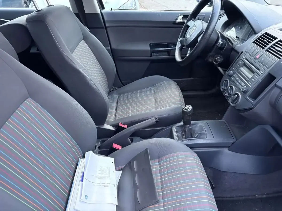 Gebraucht VW Polo Trendline 64 PS (47 kW) 2005 Black magic perleffekt Kleinwagen
