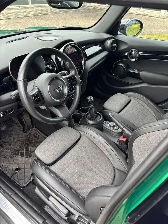 Gebraucht Mini Cooper Classic 136 PS (100 kW) 2021 Grün Kleinwagen