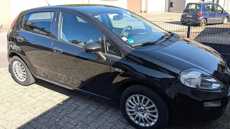 Schwarz Gebraucht 2017 Fiat Punto Kleinwagen | 5.800 € (Fairer Preis) - Bild 1/4