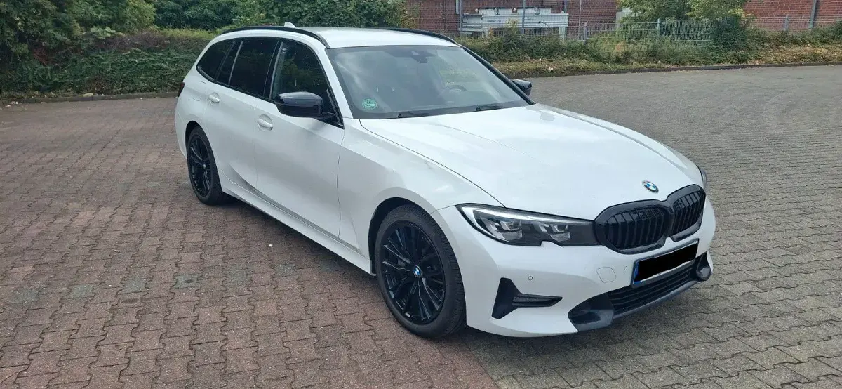 Gebraucht BMW 330 Sport Line 258 PS (189 kW) 2019 Weiß Kombi
