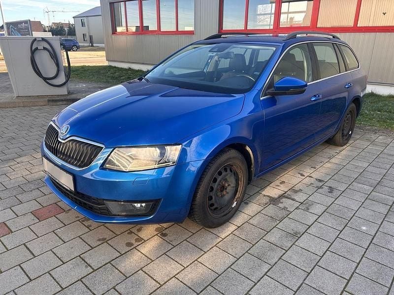 Blau Gebraucht 2013 Skoda Octavia Elegance Kombi | 6.790 € (Fairer Preis) - Bild 1/4
