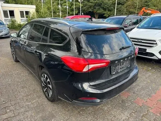 Gebraucht Ford Focus Titanium 125 PS (91 kW) 2019 Schwarz Kombi