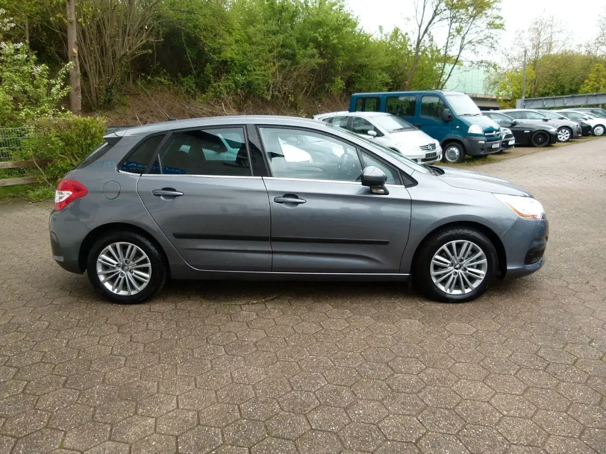 Gebraucht Citroën C4 Tendance 120 PS (88 kW) 2012 Grau Limousine