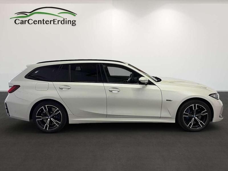 Gebraucht BMW 330e M Sport 292 PS (214 kW) 2022 Mineralweiss Kombi