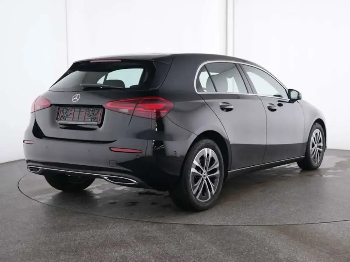 Gebraucht Mercedes A200 Advanced 163 PS (119 kW) 2025 Nachtschwarz Limousine