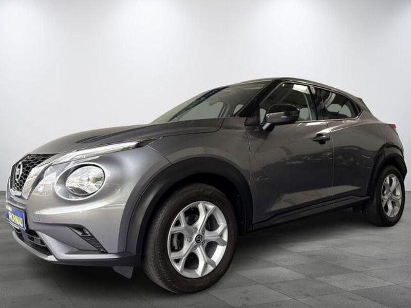 Grau Gebraucht 2022 Nissan Juke Visia SUV | 16.980 € (Fairer Preis) - Bild 1/4