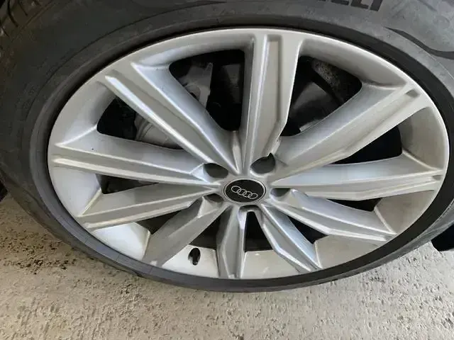 Gebraucht Audi A6 Comfort 204 PS (150 kW) 2020 Mythosschwarz metallic Kombi
