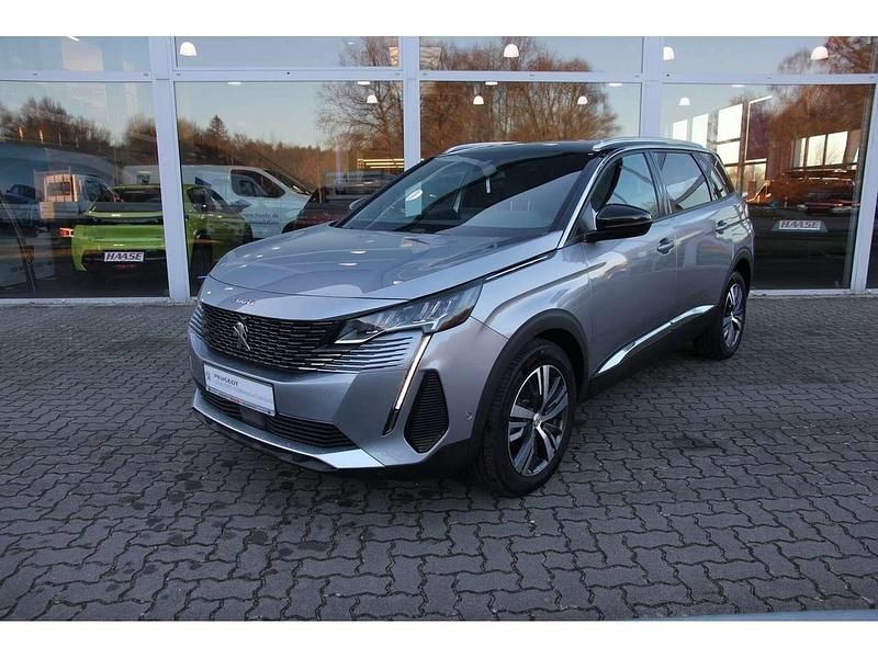 Grau artense Gebraucht 2023 Peugeot 5008 Allure Van / Kleinbus | 37.380 € (Teuer) - Bild 1/4