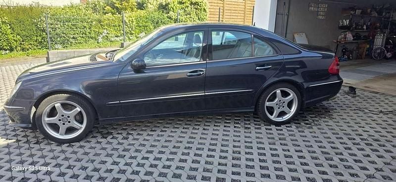Gebraucht Mercedes E500 AMG line 306 PS (225 kW) 2002 Schwarz Limousine