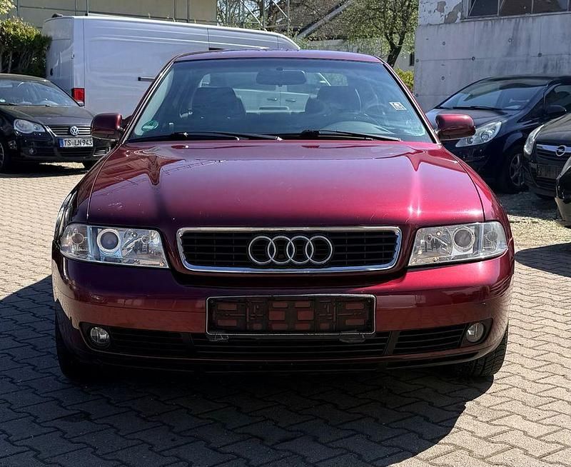 Second-hand Audi A4 90 CP (66 kW) 2000 Roșu Berlinǎ