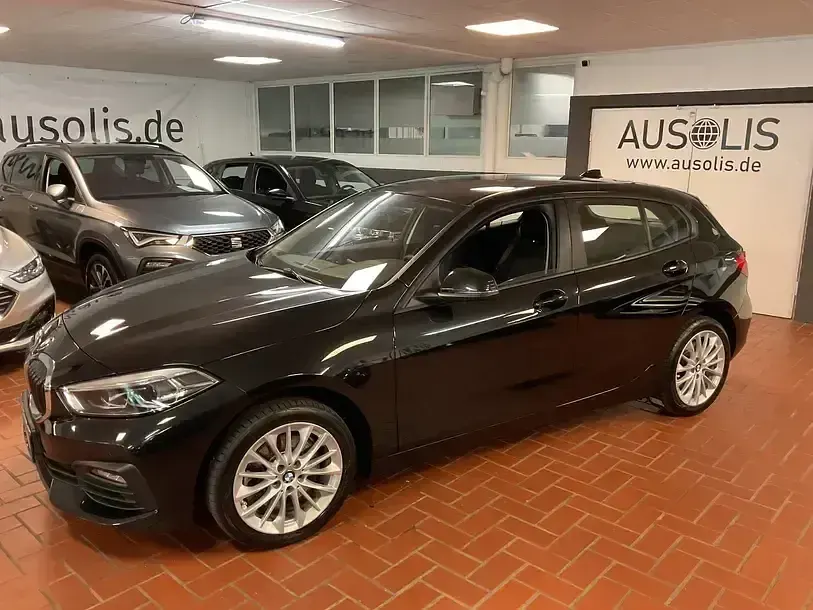 Gebraucht BMW 120 Advantage 190 PS (139 kW) 2023 Saphirschwarz metall (metallic) Kleinwagen