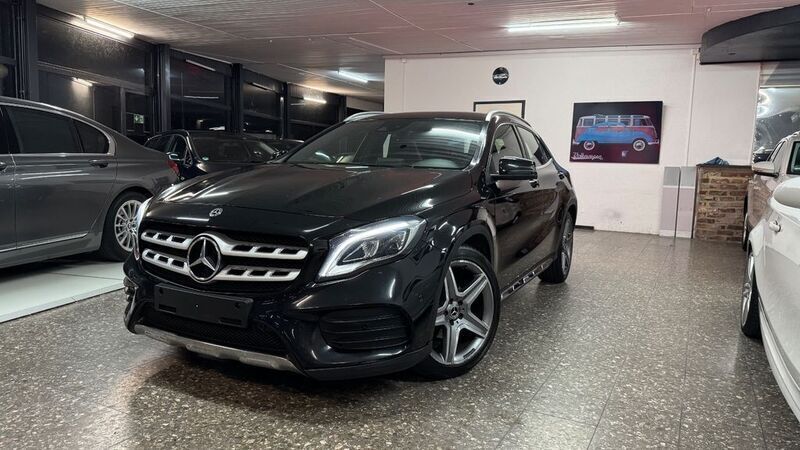 Schwarz Gebraucht 2018 Mercedes GLA200 AMG line SUV | 13.495 € (Fairer Preis) - Bild 1/4