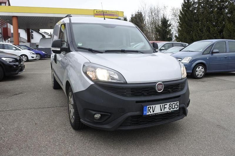 Gebraucht Fiat Doblò 101 PS (74 kW) 2018 Silber Van / Kleinbus