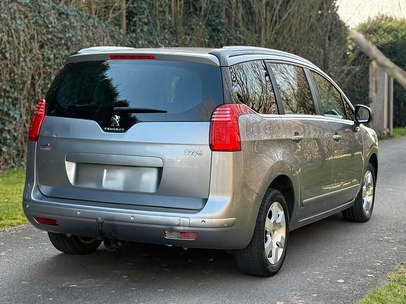 Gebraucht Peugeot 5008 116 PS (85 kW) 2016 Grau Van / Kleinbus