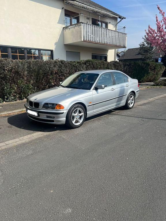 Gebraucht BMW 320 150 PS (110 kW) 1999 Silber Limousine