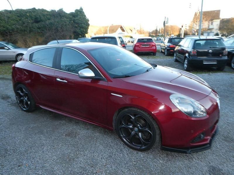Gebraucht Alfa Romeo Giulietta Turismo 170 PS (125 kW) 2013 Rot Limousine