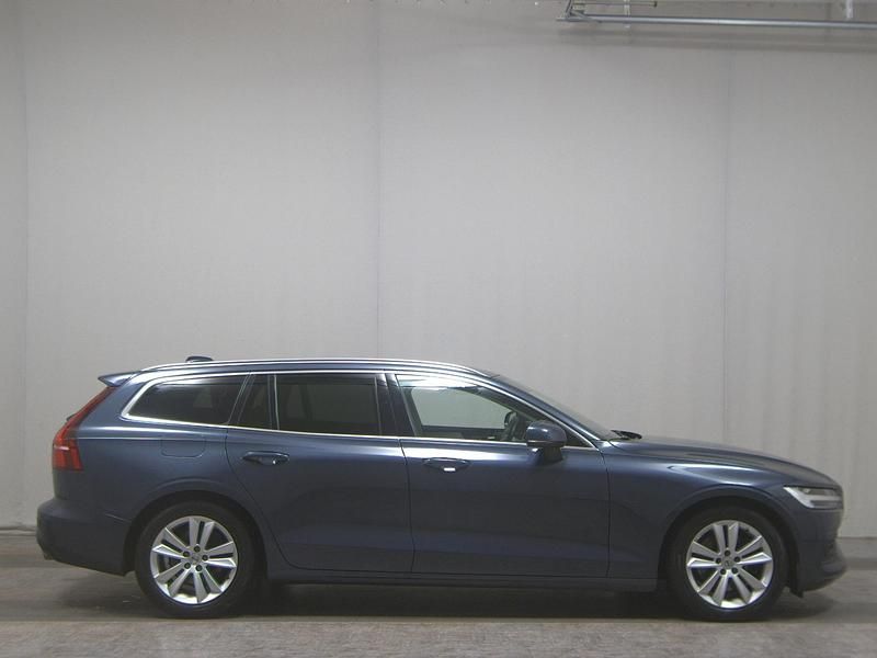 Denim blue metallic Gebraucht 2022 Volvo V60 Momentum Kombi | 19.480 € (Superpreis) - Bild 1/4