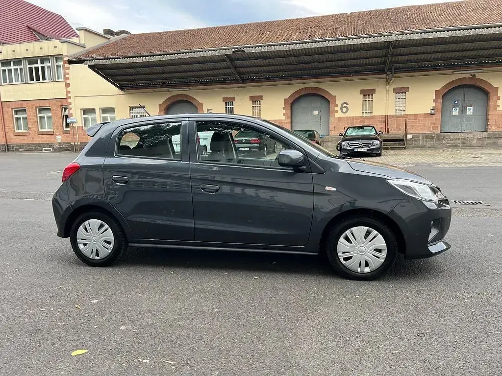 Gebraucht Mitsubishi Space Star 71 PS (52 kW) 2024 Basaltgrau Kleinwagen