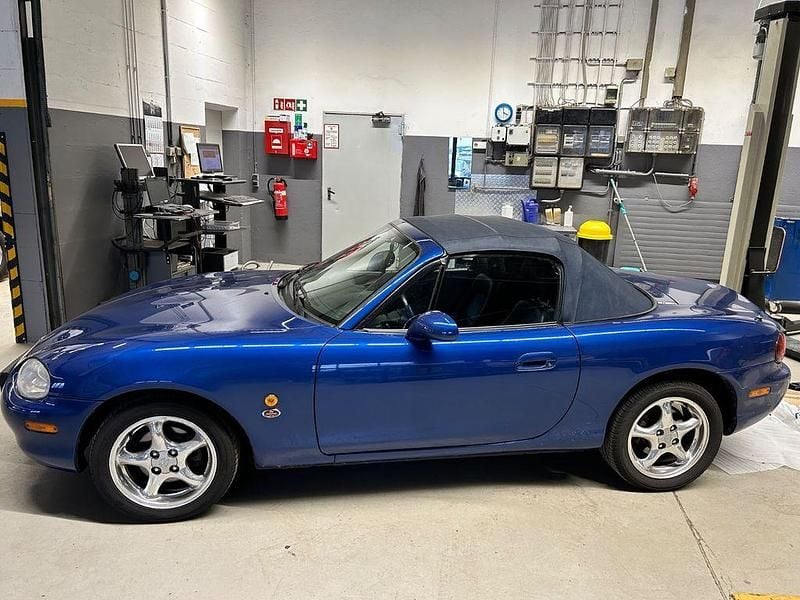 Gebraucht Mazda MX5 Edition 140 PS (102 kW) 1999 Blau Cabrio