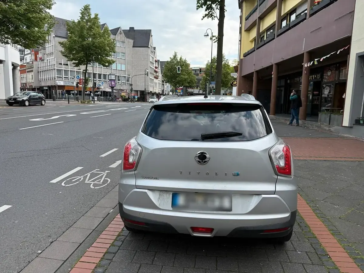 Gebraucht SsangYong Tivoli 116 PS (85 kW) 2016 Silber SUV