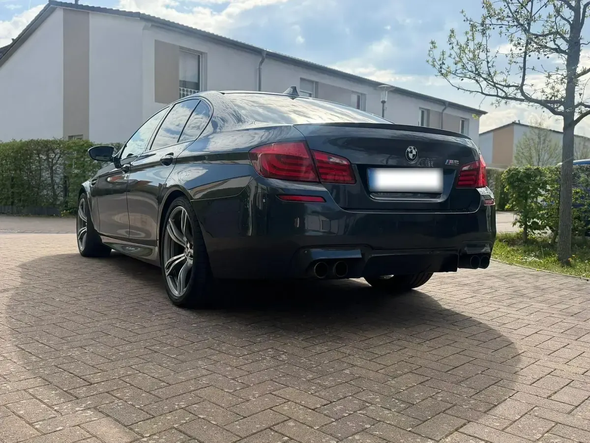 Gebraucht BMW M5 560 PS (411 kW) 2012 Grau Limousine