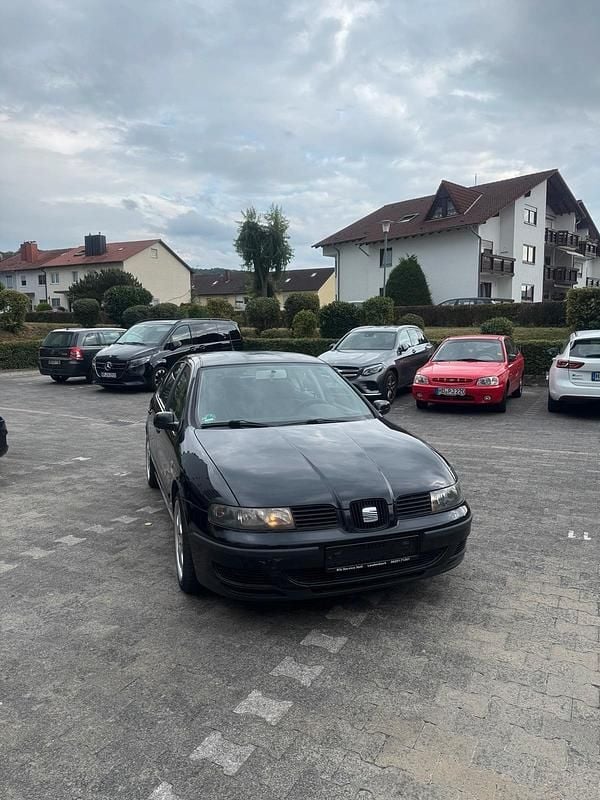 Schwarz Gebraucht 2001 Seat Leon Kleinwagen | 1.100 € (Fairer Preis) - Bild 1/4