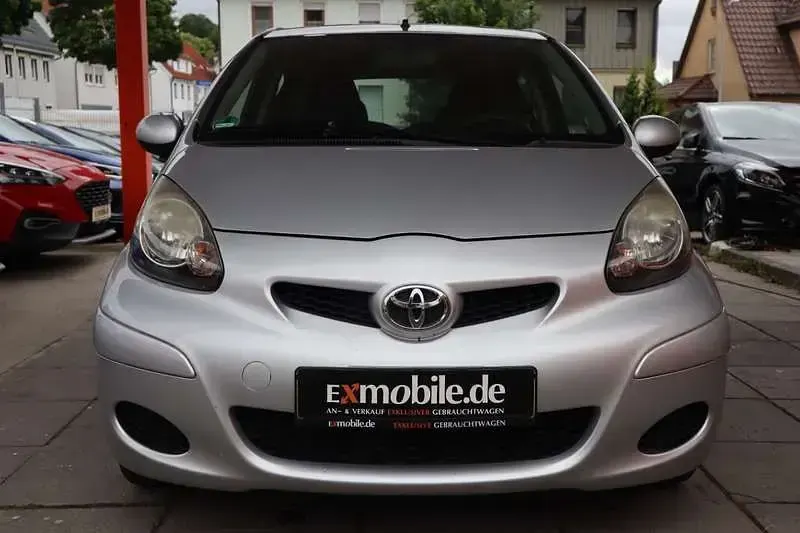 Gebraucht Toyota Aygo Cool 68 PS (50 kW) 2011 Silber Kleinwagen