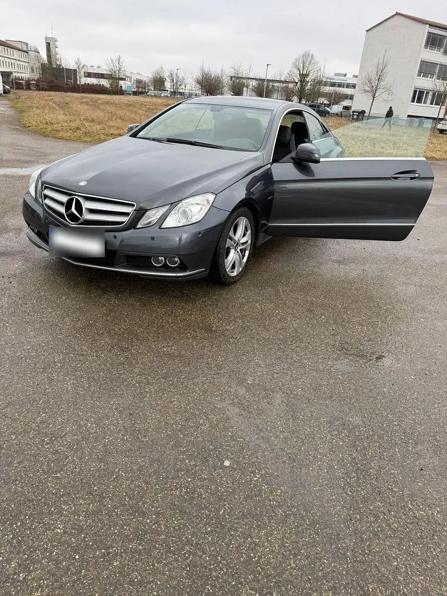 Gebraucht Mercedes E250 Elegance 204 PS (150 kW) 2010 Grau Coupé