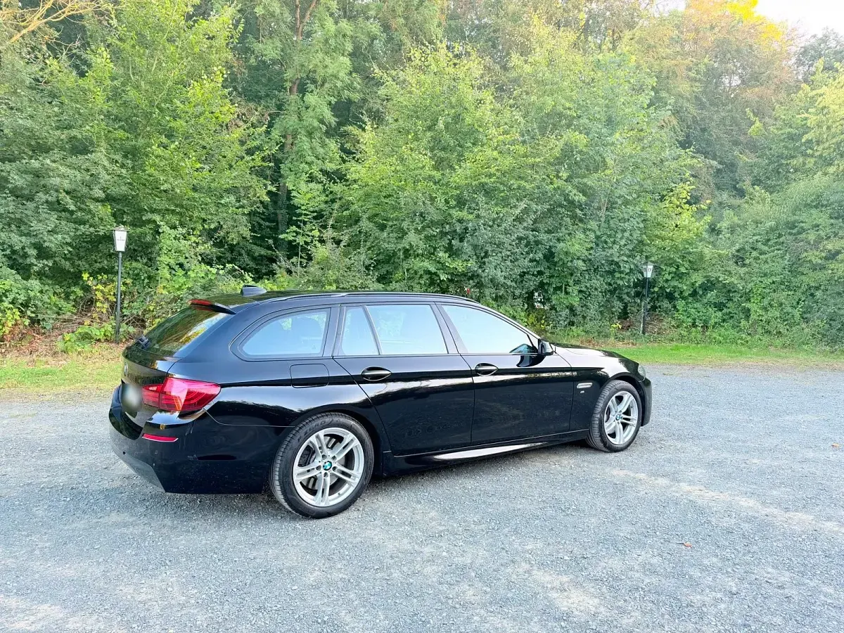 Gebraucht BMW 530 M Sport 258 PS (189 kW) 2016 Schwarz Kombi