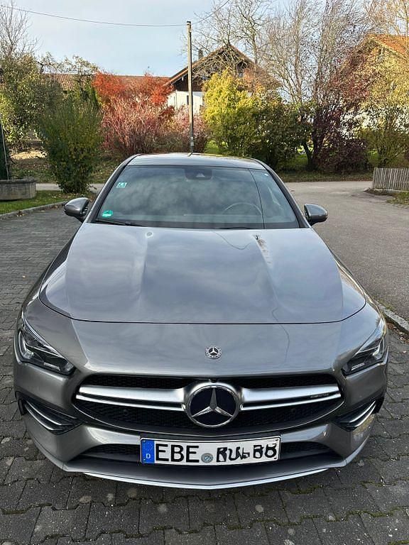 Grau Gebraucht 2020 Mercedes CLA35 AMG Shooting Brake AMG Kombi | 37.000 € (Teuer) - Bild 1/4