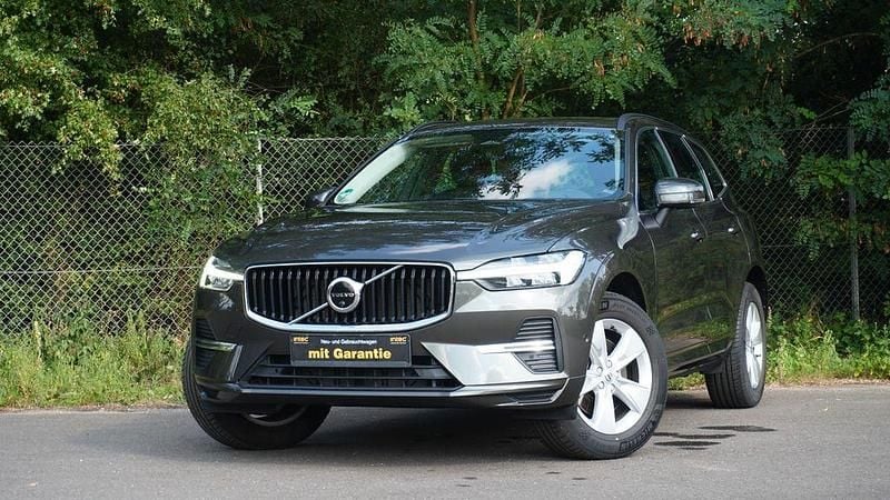 Grau Gebraucht 2022 Volvo XC60 Core SUV | 31.900 € (Superpreis) - Bild 1/4