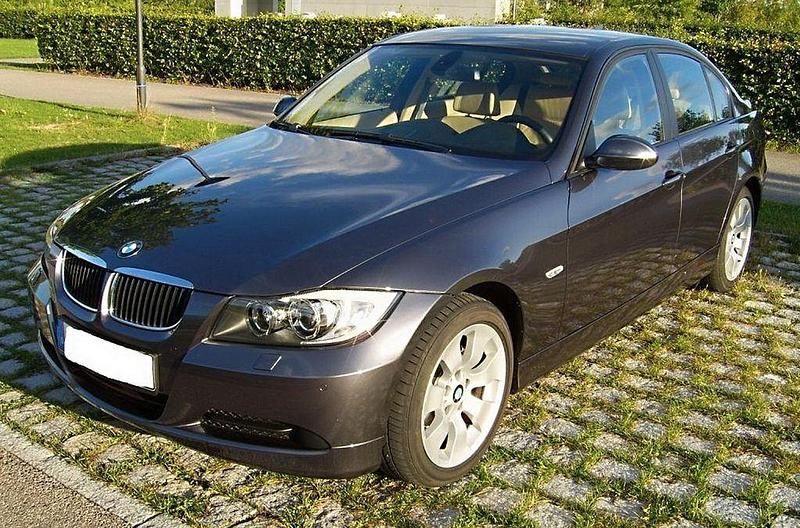 Grau Gebraucht 2007 BMW 320 Sport Line Limousine | 2.200 € (Superpreis) - Bild 1/4