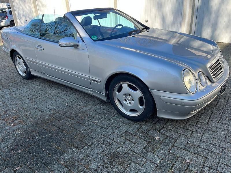 Gebraucht Mercedes CLK230 197 PS (144 kW) 2000 Silber Cabrio