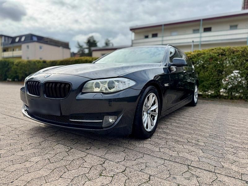 Gebraucht BMW 520 184 PS (135 kW) 2012 Grau Kombi