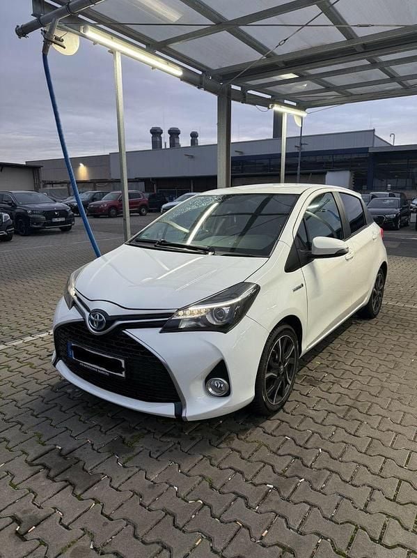 Weiß Gebraucht 2016 Toyota Yaris Lounge Kleinwagen | 11.400 € (Fairer Preis) - Bild 1/4