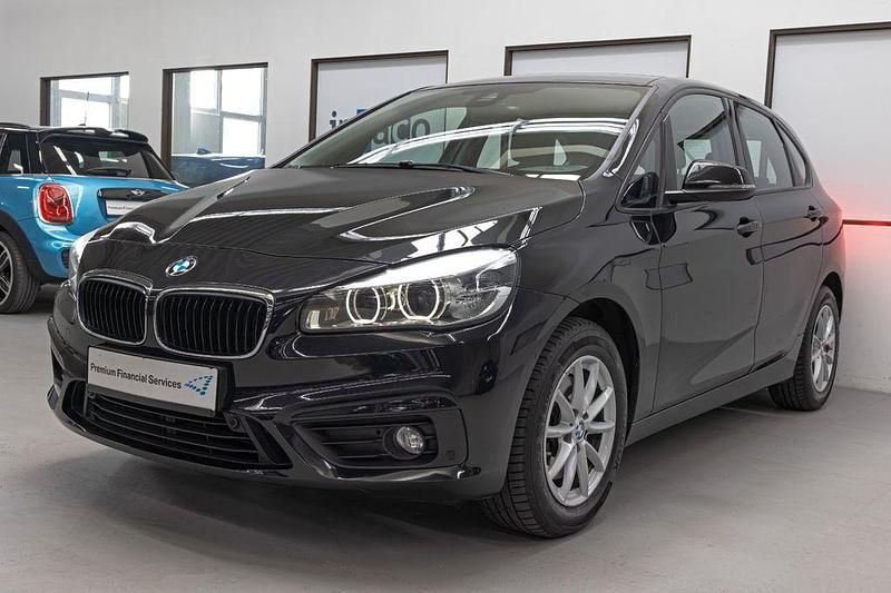 Schwarz Gebraucht 2018 BMW 220 Active Tourer Advantage Van / Kleinbus | 11.199 € (Fairer Preis) - Bild 1/4
