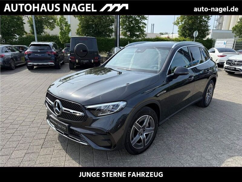 Lack graphitgrau (metallic) Gebraucht 2024 Mercedes GLC200 AMG SUV | 48.989 € (Guter Preis) - Bild 1/4