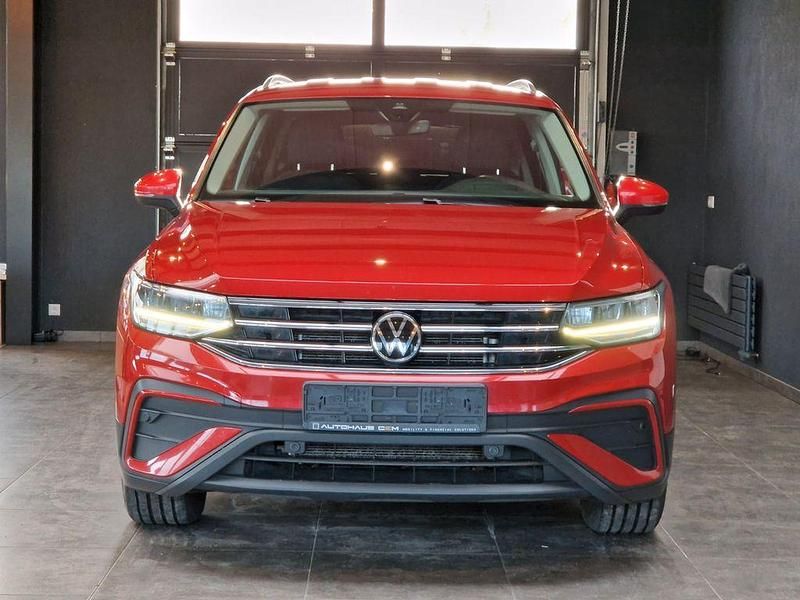 Gebraucht VW Tiguan Life 150 PS (110 kW) 2023 Rot SUV